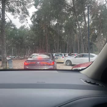 Konyaaltı Beach Park'ta Otopark Çilesi