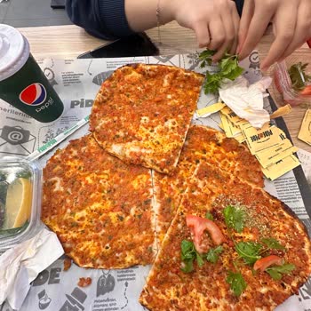 Denizli Aquamall'da Lahmacun Hayal Kırıklığı