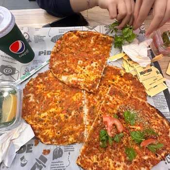 Denizli Aquamall'da Lahmacun Hayal Kırıklığı