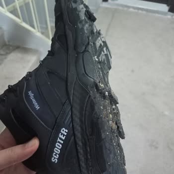 Scooter Botlarımın Tabanı Eriyor: Yağmurda Rezil Oldum!