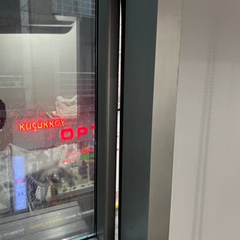 Özel Hastanede Yüksek Ücretler Karşısında Bakımsız Odalar Ve Rahatsız Yataklar