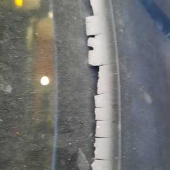 BMW'nin Ön Cam Fitili Sorunu: Üretim Hatası Mı?