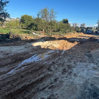 Aksu Belediyesi Altıntaş Mahallesi'nde Yol Sorunu