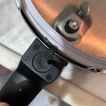 Fissler Düdüklü Tencere Kulpu Çatladı, Destek Ekibi Çözüm Sunmuyor