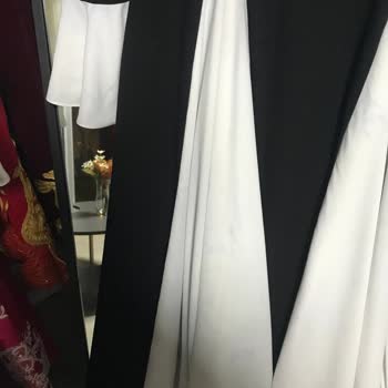 Hennin Elbise Fiyaskosu: Sahte Mi, Defolu Mu?