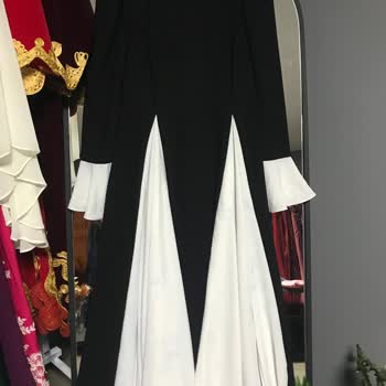 Hennin Elbise Fiyaskosu: Sahte Mi, Defolu Mu?