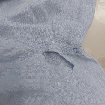 Zara'nın Kalite İddiası Çöktü: Yırtılan Gömlek Ve İlgisiz Hizmet