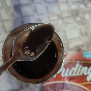 Dorbi Puding İçinde Diş Parçaları