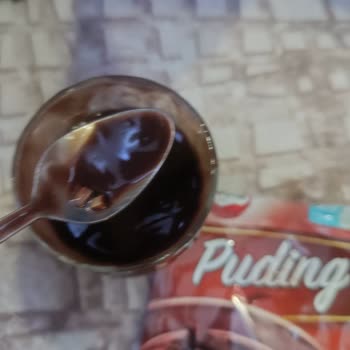 Dorbi Puding İçinde Diş Parçaları