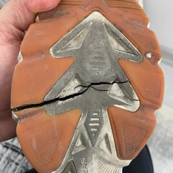 Skechers Ayakkabıda Beklenmedik Açılma Sorunu