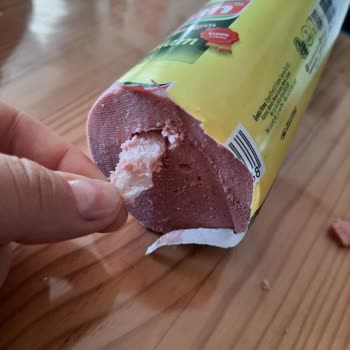 Salamın İçinden Çıkan Şok Edici Madde