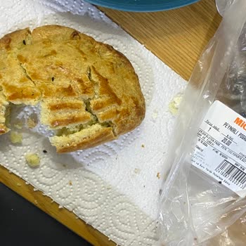 Migros'tan Aldığımız Poğaçadan Çıkan Şok Edici Kıllar