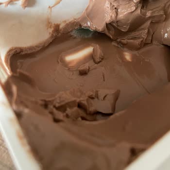 Choco Labne Ürününde Küf Problemi ve Tüketim Tarihi Şüpheleri