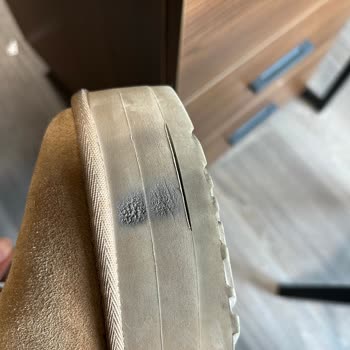 Yeni Alınan Ugg Ayakkabının Tabanı Açıldı