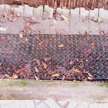 Komşunun Rögar Kutuları Ve Çiğli'deki Kanalizasyon Kabusu