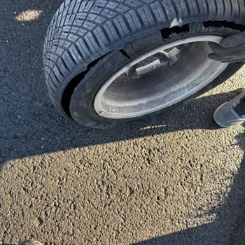 Yüksek Hızda Parçalanan Lastikler Güvenlik Tehlikesi Yaratıyor