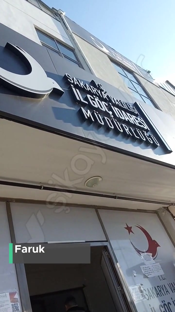 Göç İkamet Hizmetleri Sakarya İl Göç İdaresindeki Kamu Görevlisi Şahsın Saygısız Davranışı! videonun kapak resmi
