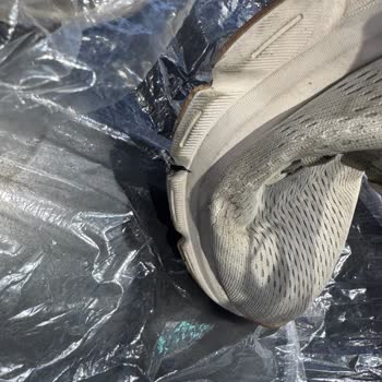 Skechers Garanti Süresi Dolmadan Açılan Ayakkabı Tabanları