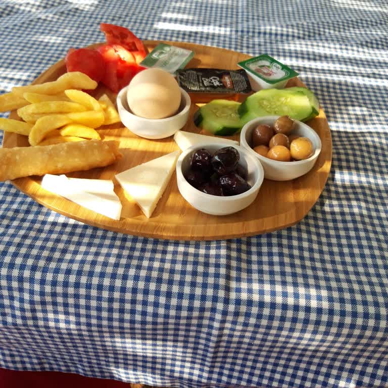 Gümüldür'de Tatil Hayal Kırıklığı: Oda Verilmedi, Hizmet Kötüydü