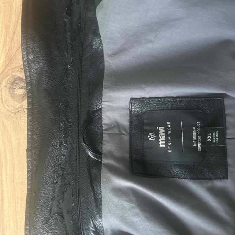 Mavi Jeans'ten Aldığım Deri Ceketin Boyun Kısmında Soyulma Sorunu