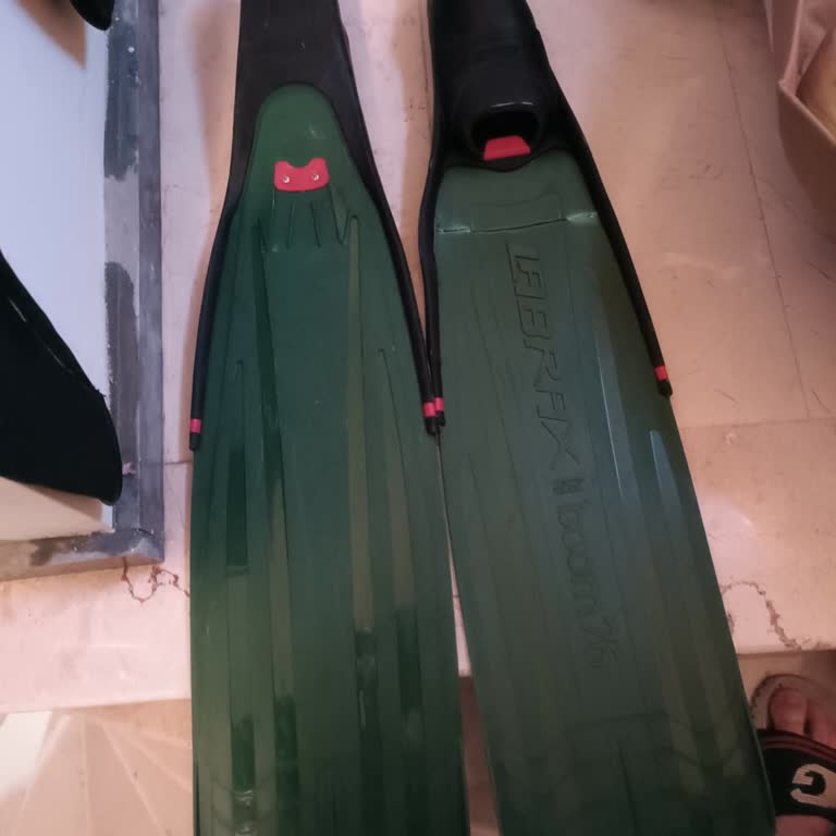 Dalış Paletleri 3. Kullanımda Kırıldı Satıcıya Ulaşamıyorum