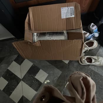 Yurtiçi Kargo Ürünün İlk Parçasının Kutusu Açık İçinde Bulunan Ürün Ezilmiş Şekli Bozulmuştu
