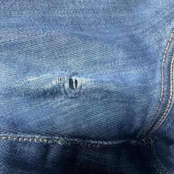 Mavi Jean'da Kalite Düşüşü: Yırtılan Pantolon Sorunu