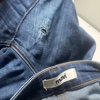 Mavi Jean'da Kalite Düşüşü: Yırtılan Pantolon Sorunu