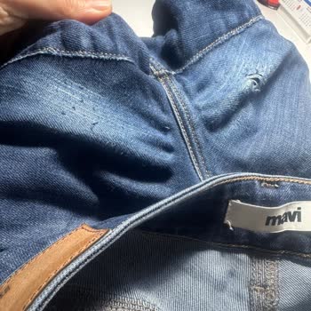 Mavi Jean'da Kalite Düşüşü: Yırtılan Pantolon Sorunu