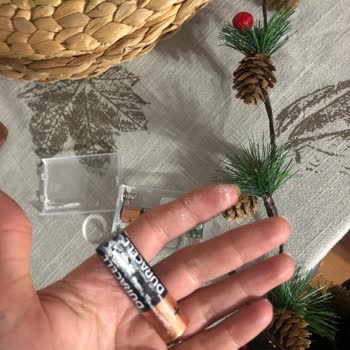 Duracell Pil Patladı, TV Ve Sehpa Zarar Gördü