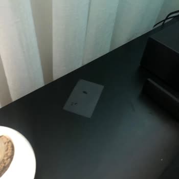 Duracell Pil Patladı, TV Ve Sehpa Zarar Gördü