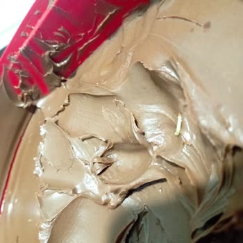 Çikolata Paketinden Kurt Çıkması Şoku