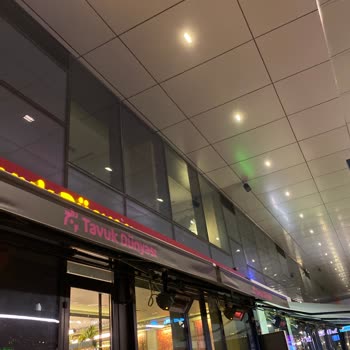 Nişantaşı Lotus AVM'de İlgisiz Hizmet Ve Soğuk Yemek Sorunu