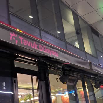 Nişantaşı Lotus AVM'de İlgisiz Hizmet Ve Soğuk Yemek Sorunu