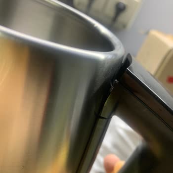 Kusurlu Çay Makinesi Ve İletişim Sorunları