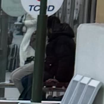 Trende Çalınan Valiz Ve İlgisizlik