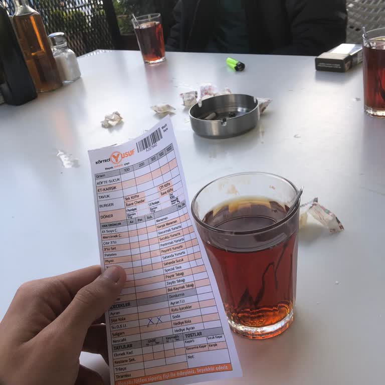 Köfteci Yusuf'ta Öğrencilere Çay Engeli