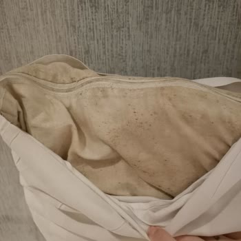 Agoda Hotel Reservations Misleading Reviews and Poor Conditions