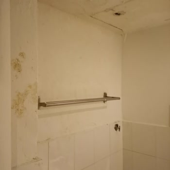 Agoda Hotel Reservations Misleading Reviews and Poor Conditions