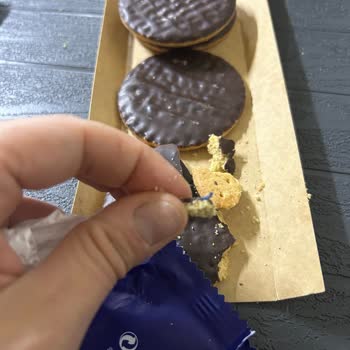 Ülker McVities Bisküvisinde Plastik Parça Şoku