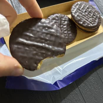 Ülker McVities Bisküvisinde Plastik Parça Şoku