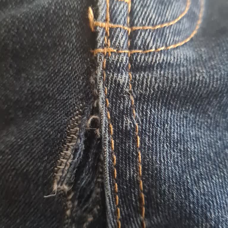 Sarar'dan Alınan Pantolonlarda Sürekli Yırtık Sorunu