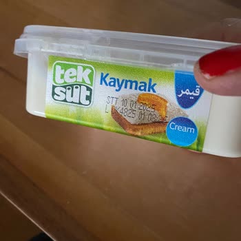 Taze Ürün Beklerken Küflenmiş Kaymak Şoku