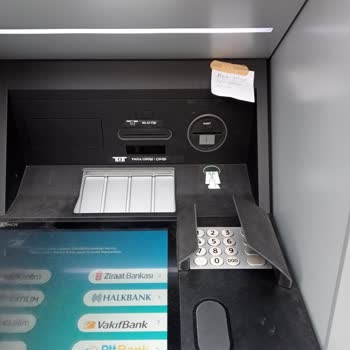 VakıfBank ATM'si Kartları Yutuyor Ve Müşteri Hizmetleri Yetersiz