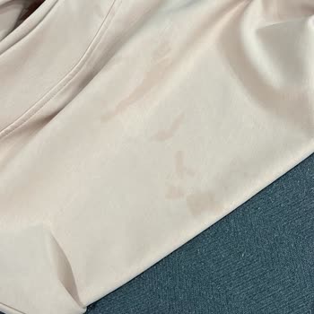 Avva Online Alışverişinde Hayal Kırıklığı: Renk Farklılığı Ve Kalıcı Lekeler