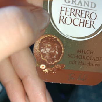 Ferrero Grand Rocher Çikolatasının İçi Boş Çıktı Hayal Kırıklığı Yaşadım