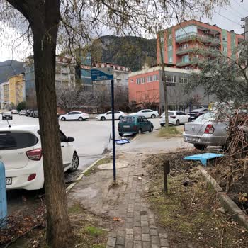 Engelliler İçin Tehlikeli Kaldırım Durumu