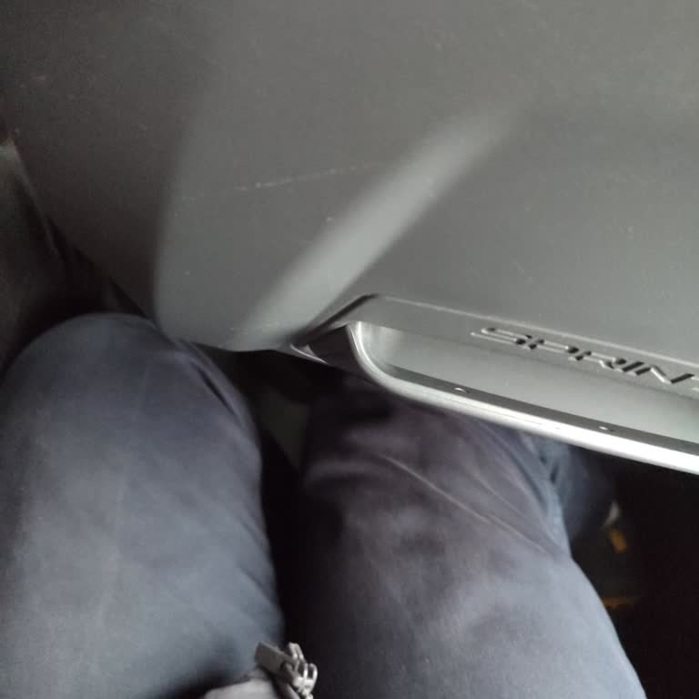 Uludağ Firmasının Koltuk Mesafesi Yolcuları Zorluyor