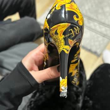 Versace Ayakkabılarımın Kalitesizliği Şoke Etti