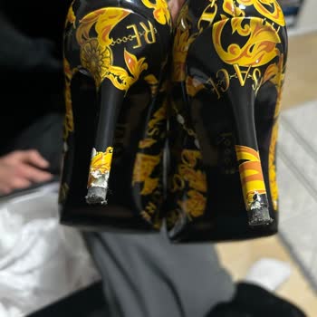 Versace Ayakkabılarımın Kalitesizliği Şoke Etti